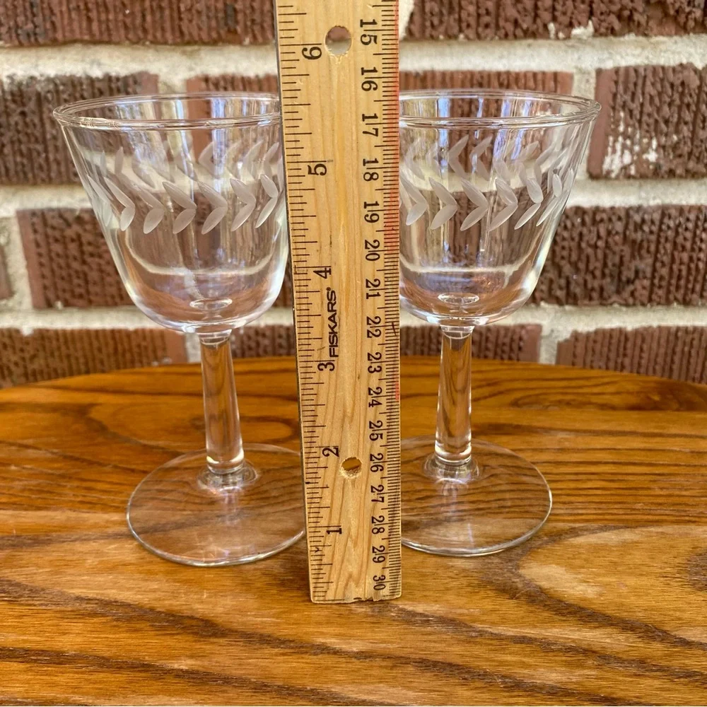 Anchor Hocking Vintage Etched Laurel Cordial Cocktail Glasses Set of 2
